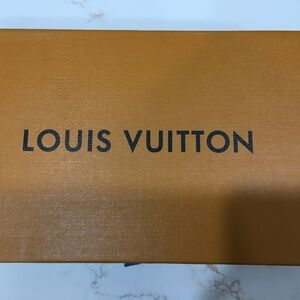 Authentic Louis Vuitton  multiple Bilfold wallet Tiagrama  optic white